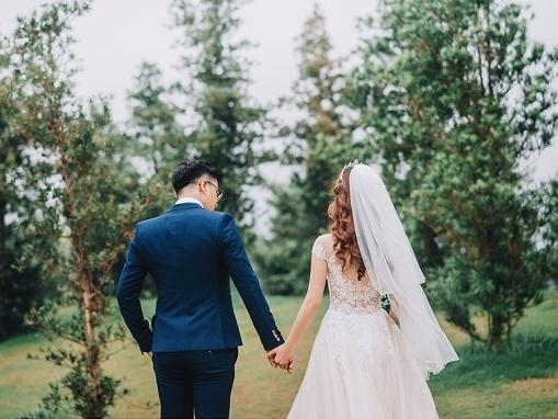 Phụ nữ xin hãy ngừng hỏi: 'Nếu được chọn lại có lấy chồng không?'