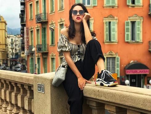 Hương Giang Idol 'quẩy' tưng bừng cùng người dân Pháp mừng đội bóng vô địch Wold Cup 2018