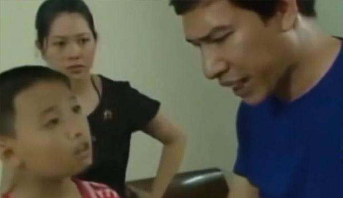 Rơi nước mắt với bài văn tả thần tượng bác bảo vệ của học sinh lớp 7-3