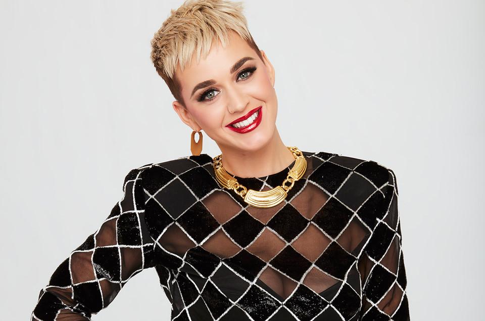 Năm 2018 cũng được đánh giá là thành công với ca sĩ Katy Perry, khi cô được mời vào ghế nóng American Idol và biểu diễn trên nhiều sân khấu lớn. Với 83 triệu USD, giọng ca Dark Horse cũng góp mặt trong danh sách này.