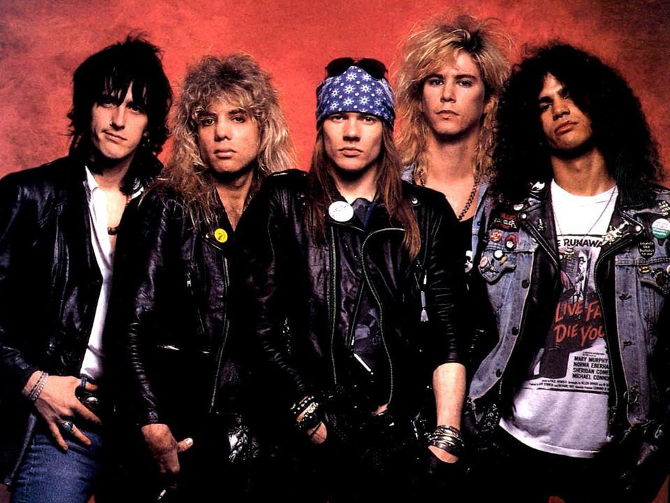 Ban nhạc rock người Mỹ Gun's Roses thu về số tiền 71 triệu USD trong năm qua. Được thành lập ở California năm 1985, Guns N' Roses hiện đã phát hành 6 đĩa nhạc, tổng cộng bán được 100 triệu đĩa trên khắp thế giới, trong đó có 45 triệu đĩa ở Mỹ. Điều đó giúp họ trở thành một trong những ban nhạc có nhiều đĩa bán chạy nhất thế giới.