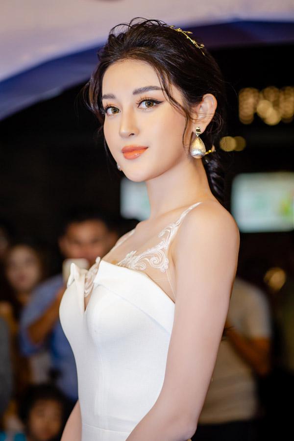 SAO MAKE OVER: Đức Phúc trang điểm trắng bệch - Lệ Hằng lộ mặt sần sùi kém sắc-8