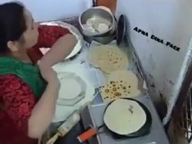 Nổi da gà với món 'bánh lăn nách' độc nhất vô nhị trên thế giới Nổi da gà với món 'bánh lăn nách' độc nhất vô nhị trên thế giới