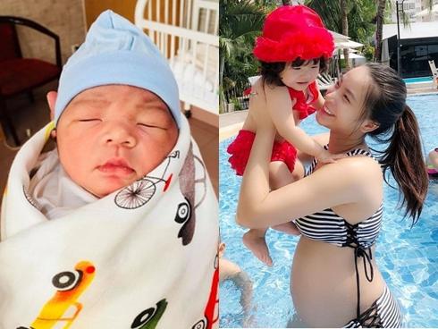 Ca sĩ Hải Băng hạnh phúc với hình ảnh bà mẹ bỉm sữa một nách hai con-12