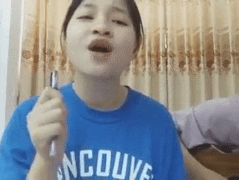 Thánh cover bằng bút bi tái xuất phá nát hit 'Duyên mình lỡ' của Hương Tràm Thánh cover bằng bút bi tái xuất phá nát hit 'Duyên mình lỡ' của Hương Tràm