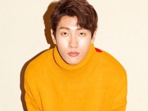 Bị cáo buộc gian lận trên BXH nhạc số, nam ca sĩ Kpop gặp stress nặng và phải cắt đứt mọi liên lạc