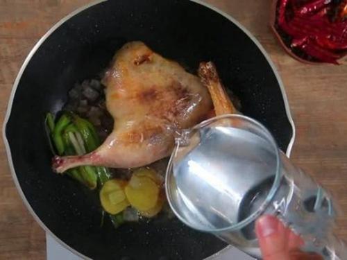 Vịt om sấu ngon chuẩn miền Bắc, rất hợp cho thời tiết mưa cuối tuần này-5