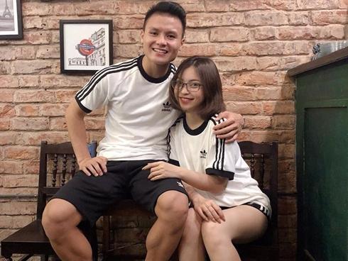 Bạn gái xinh đẹp, sexy của Quang Hải U23 Việt Nam lấn sân ca hát