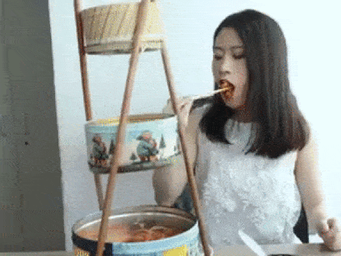 Trổ tài đốt lửa trên đồ ăn, thánh ăn công sở khiến đồng nghiệp chảy nước miếng với đại tiệc nướng-1