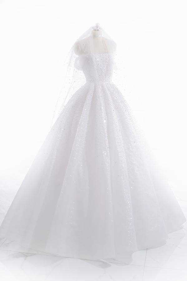 Những chiếc váy cưới đẹp như cổ tích của 5 cô dâu đình đám nhất showbiz Việt năm 2018-7