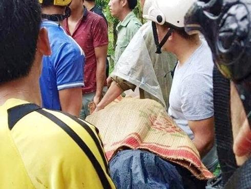 Yên Bái: Dùng máy xúc đưa thi thể phó Bí thư về nhà an táng