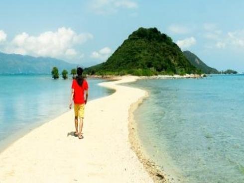 Chiêm ngưỡng con đường giữa biển đẹp ngây ngất ở đảo Điệp Sơn