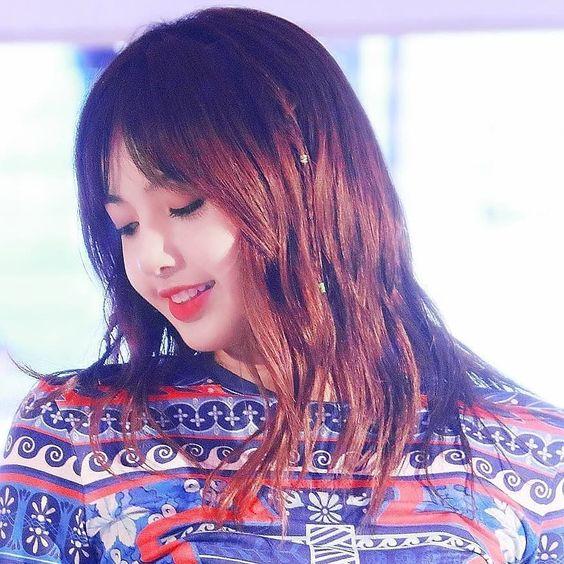 Nghìn sắc thái đáng yêu đến lụi tim của nữ hoàng meme Lisa - Black Pink-3