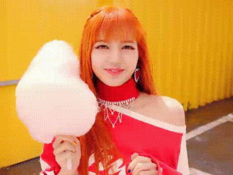 Nghìn sắc thái đáng yêu đến lụi tim của 'nữ hoàng meme' Lisa - Black Pink