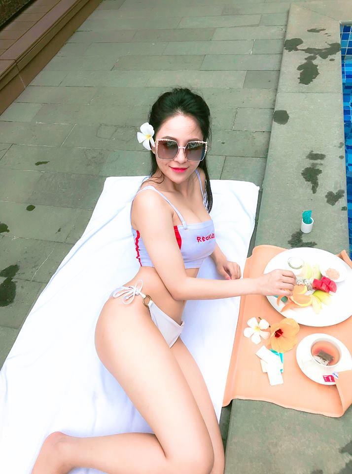 Bị nghi ngờ nâng cấp vòng 1 khi đăng ảnh diện bikini, hotgirl Trâm Anh đáp trả cực gắt: Kém miếng khó chịu à?-1
