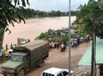 Cảnh tan hoang sau vỡ đập thủy điện dọc sông Mekong ở Lào