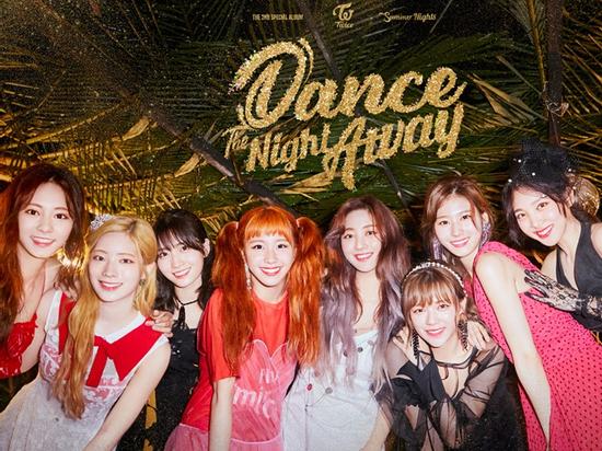 'Cuộc chiến' nhóm nữ tháng 7: Twice thống trị bất chấp lùm xùm hát tệ