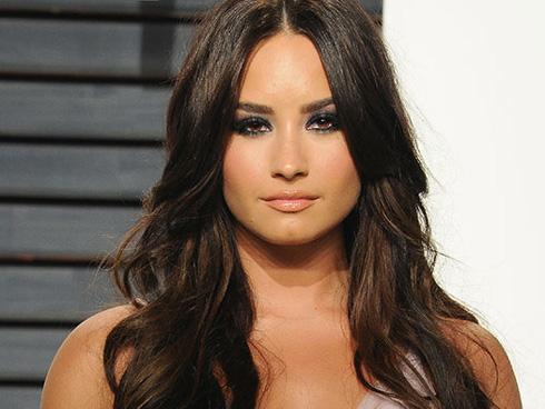 Demi Lovato đi cấp cứu vì sốc heroin