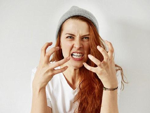 Dù xinh đẹp đến mấy, các cung hoàng đạo này cũng khiến cánh mày râu sợ không dám lại gần