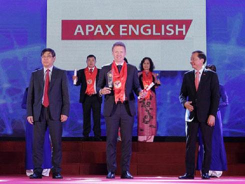 ‘Ông Tây’ mê dạy tiếng Anh cho trẻ Việt