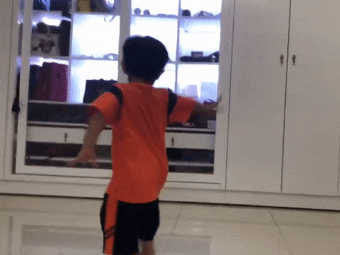 Quý tử 3 tuổi nhà Khánh Thi - Phan Hiển nhảy dancesport siêu dẻo khiến người xem trầm trồ