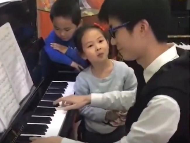 Mắc bệnh mê trai ngay từ bé-1