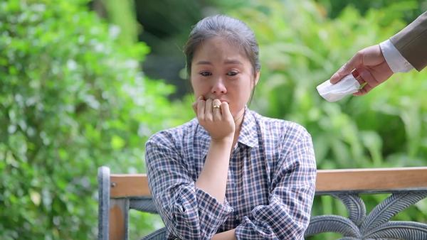 Gạo nếp gạo tẻ tập 36: Mặc Lê Phương níu kéo, gã chồng nhẫn tâm đẩy vợ ngã sấp trước mặt nhân tình-7