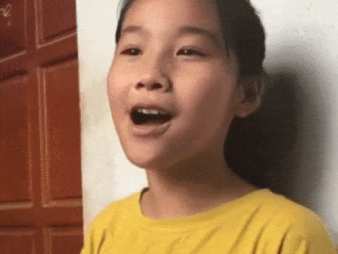 TÀI KHÔNG ĐỢI TUỔI: Cô bé Nghệ An nối gót hotgirl Khánh Vy trổ tài ca hát bằng 7 thứ tiếng