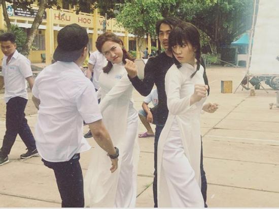 Ngọc Trinh và thánh lầy Diệu Nhi quá đáng yêu, nhắng nhít khi hóa nữ sinh áo dài