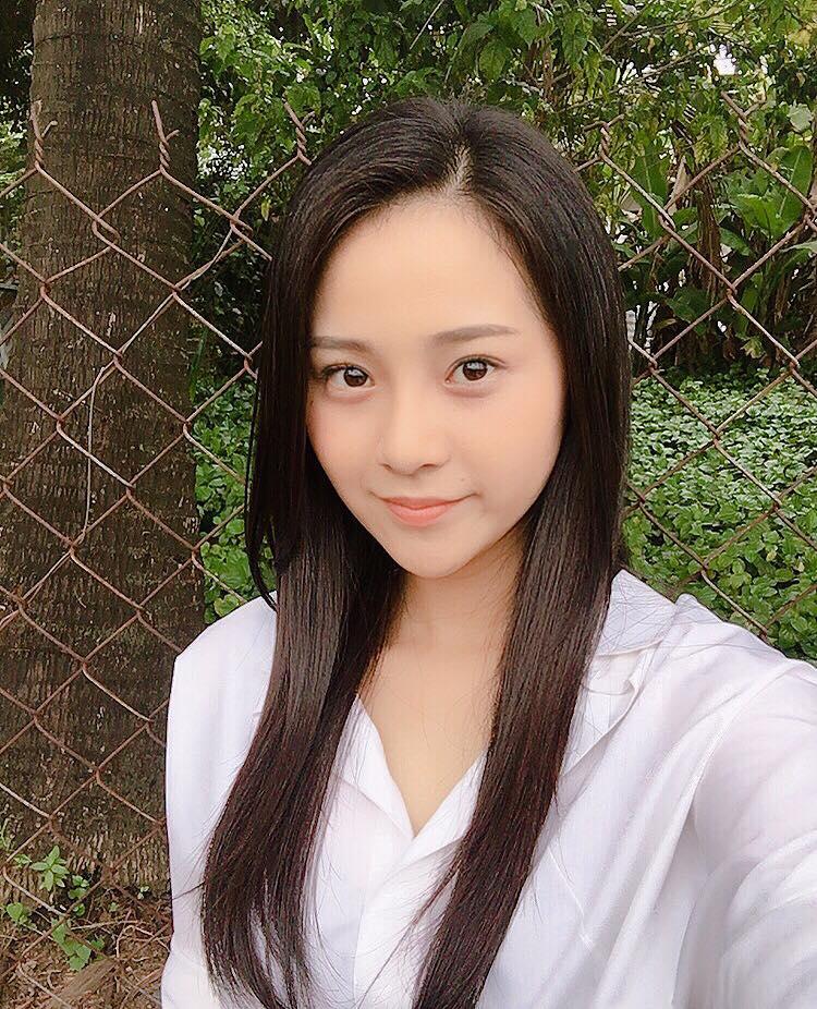 Mộc mạc trên phim nhưng ngoài đời tình địch Nhã Phương sở hữu thời trang không thua fashionista đình đám-7