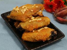 Cánh gà nướng bơ tỏi giòn tan, thơm nức mũi, sức hấp dẫn không thể chối từ Cánh gà nướng bơ tỏi giòn tan, thơm nức mũi, sức hấp dẫn không thể chối từ