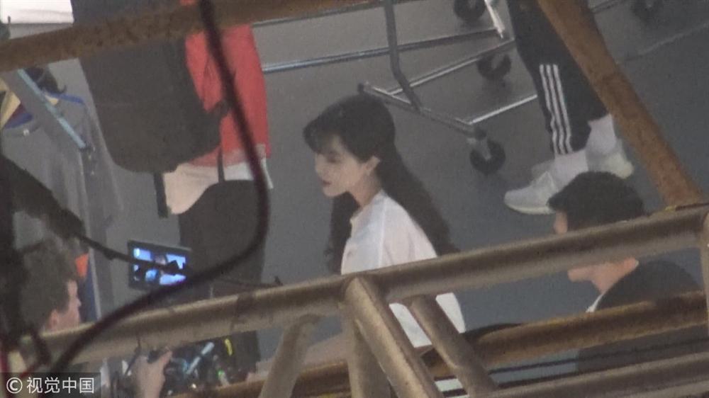 Kệ tin đồn bị bắt và cấm xuất cảnh, Phạm Băng Băng xuất hiện rạng rỡ như chưa bao giờ có thị phi-3