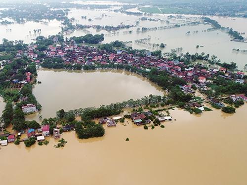 Quý cô Hà thành xúng xính thả dáng giữa rốn ngập Quốc Oai-14