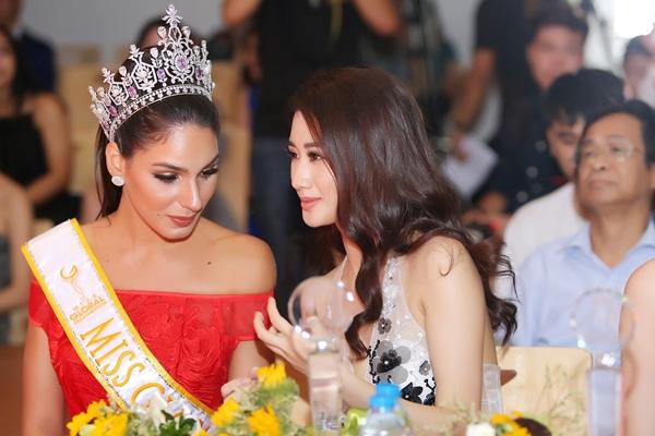 Cùng trong một khung hình, Hoa hậu Thu Ngân đẹp hơn hẳn Miss Global 2017-5