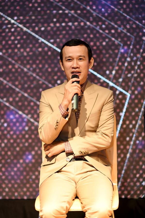 Cùng trong một khung hình, Hoa hậu Thu Ngân đẹp hơn hẳn Miss Global 2017-18