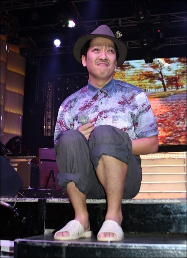 Dép tổ ong thì sao? Loạt sao Việt hạng A vẫn ngày đêm mê mẩn mẫu thiết kế huyền thoại nông dân đó thôi!-3