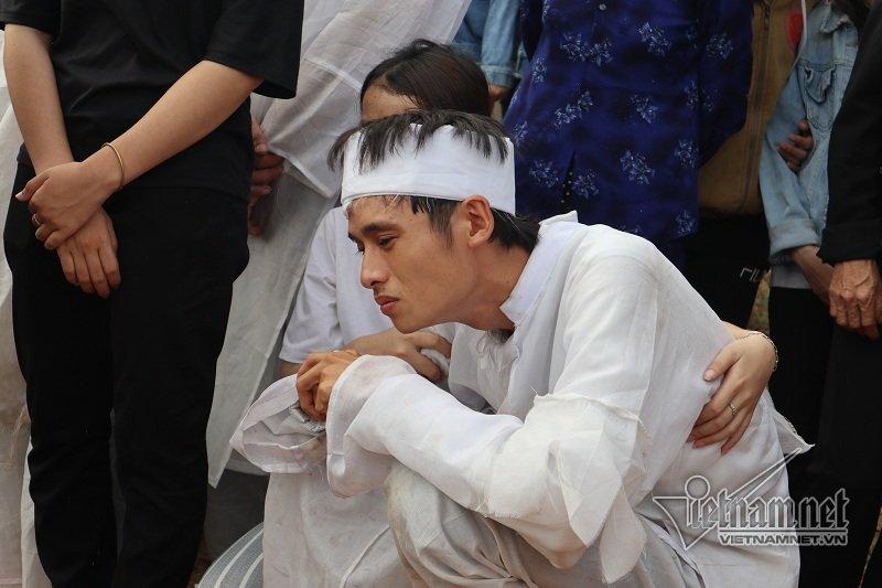 Tai nạn ở Quảng Nam: Trăm ô tô nhường đường xe tang 4 nạn nhân đầu tiên-11