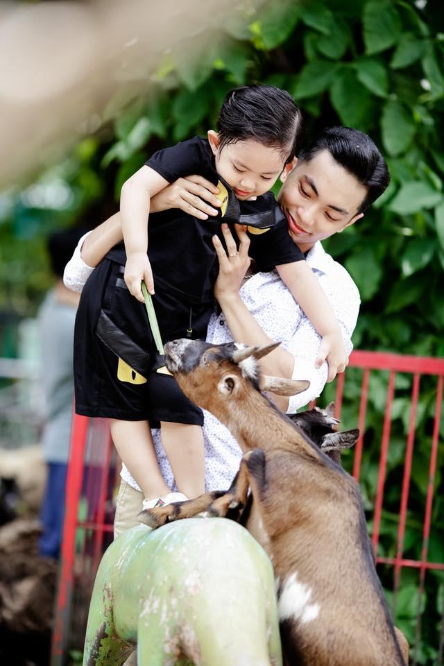 Phát cuồng với vẻ đáng yêu của 2 thiên thần nhà Khánh Thi - Phan Hiển trong bộ ảnh mới-2