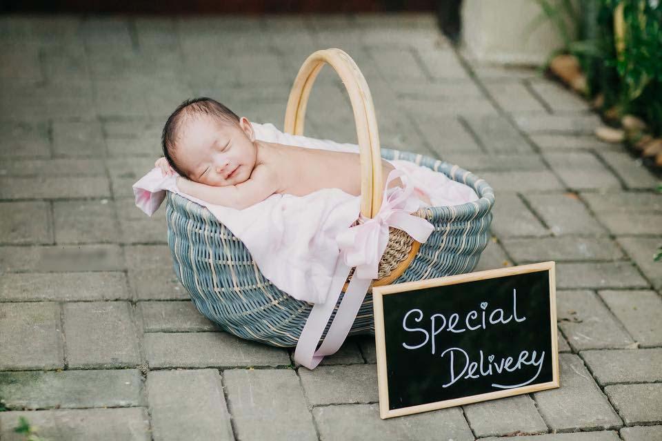 Phát cuồng với vẻ đáng yêu của 2 thiên thần nhà Khánh Thi - Phan Hiển trong bộ ảnh mới-6