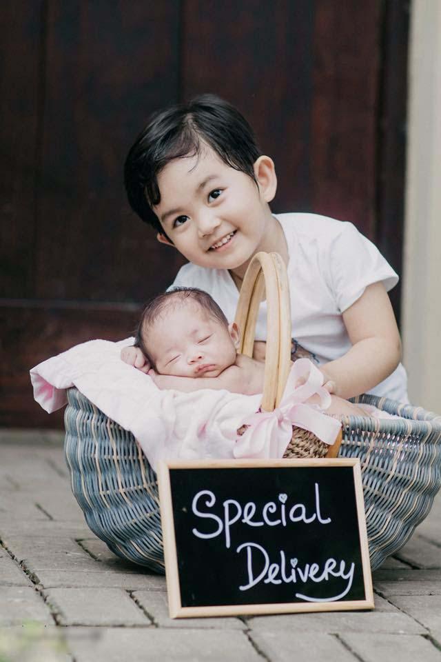 Phát cuồng với vẻ đáng yêu của 2 thiên thần nhà Khánh Thi - Phan Hiển trong bộ ảnh mới-7