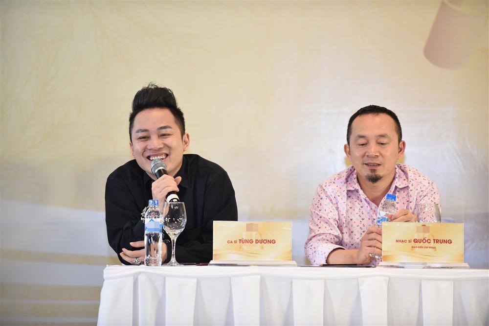 Tùng Dương bỏ cả sinh nhật vợ để tới tham dự họp báo đúng giờ-1