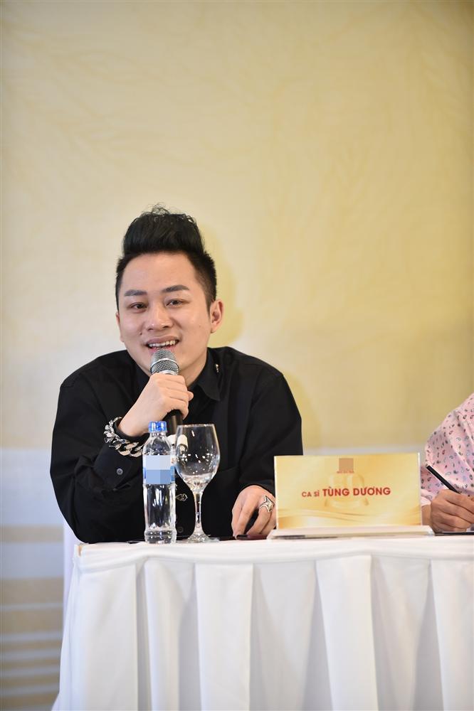 Tùng Dương bỏ cả sinh nhật vợ để tới tham dự họp báo đúng giờ-2