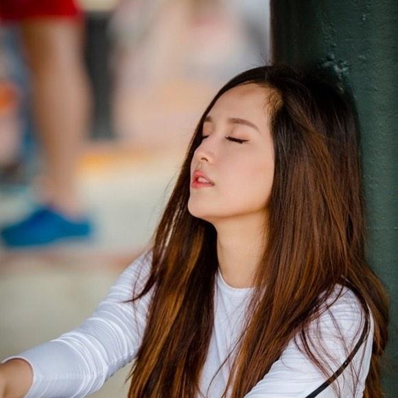 Trường Giang đi dép tổ ong lê la ăn uống vỉa hè cùng Hương Giang Idol-6