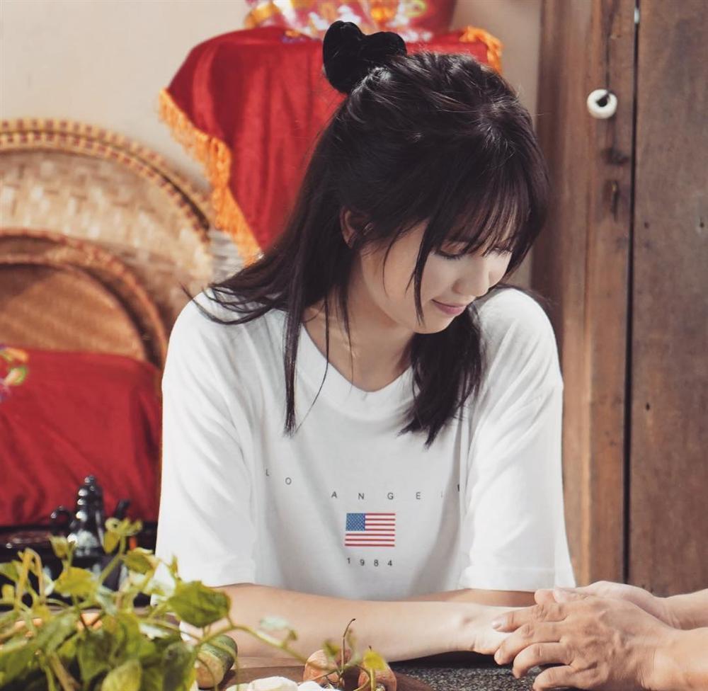 Trường Giang đi dép tổ ong lê la ăn uống vỉa hè cùng Hương Giang Idol-8