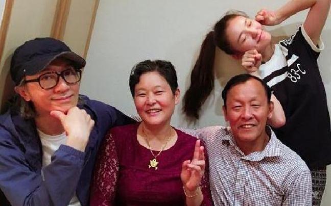 Ở tuổi 56, Châu Tinh Trì hẹn hò sao nữ 9X phim Mỹ nhân ngư-1