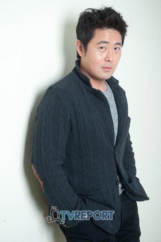 Ha Jung Woo ủng hộ em trai kết hôn với nữ phụ lầy lội Thư ký Kim sau 6 năm hẹn hò - Hwang Bora đáp trả thế nào?-4