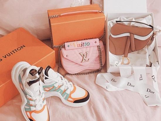 Chỉ một lần shopping 'nhẹ', Ngọc Trinh cũng tiêu tốn hơn trăm triệu đồng