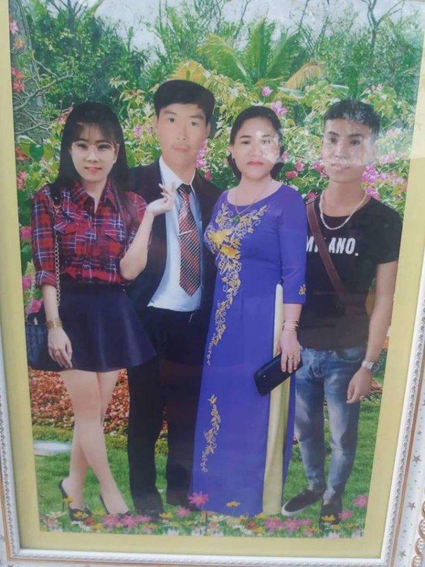 Bức ảnh gia đình phiên bản đầu to chân ngắn do thợ làm ảnh dạo thực hiện khiến dân mạng cười ngất-2