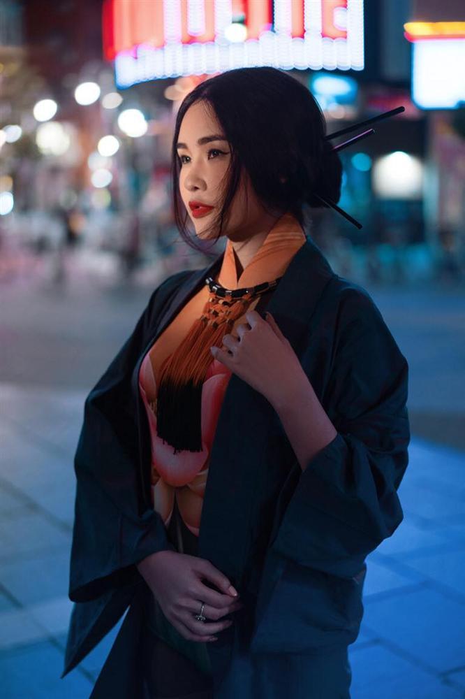 Đã tìm thấy lý do khiến đôi môi của Lê Âu Ngân Anh lúc nào cũng vểnh như có can thiệp dao kéo-10