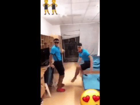 Hưởng ứng trào lưu 'nhảy ra khỏi xe' theo cách không giống ai, Tiến Dũng - Đức Chinh khiến người xem cười té ghế